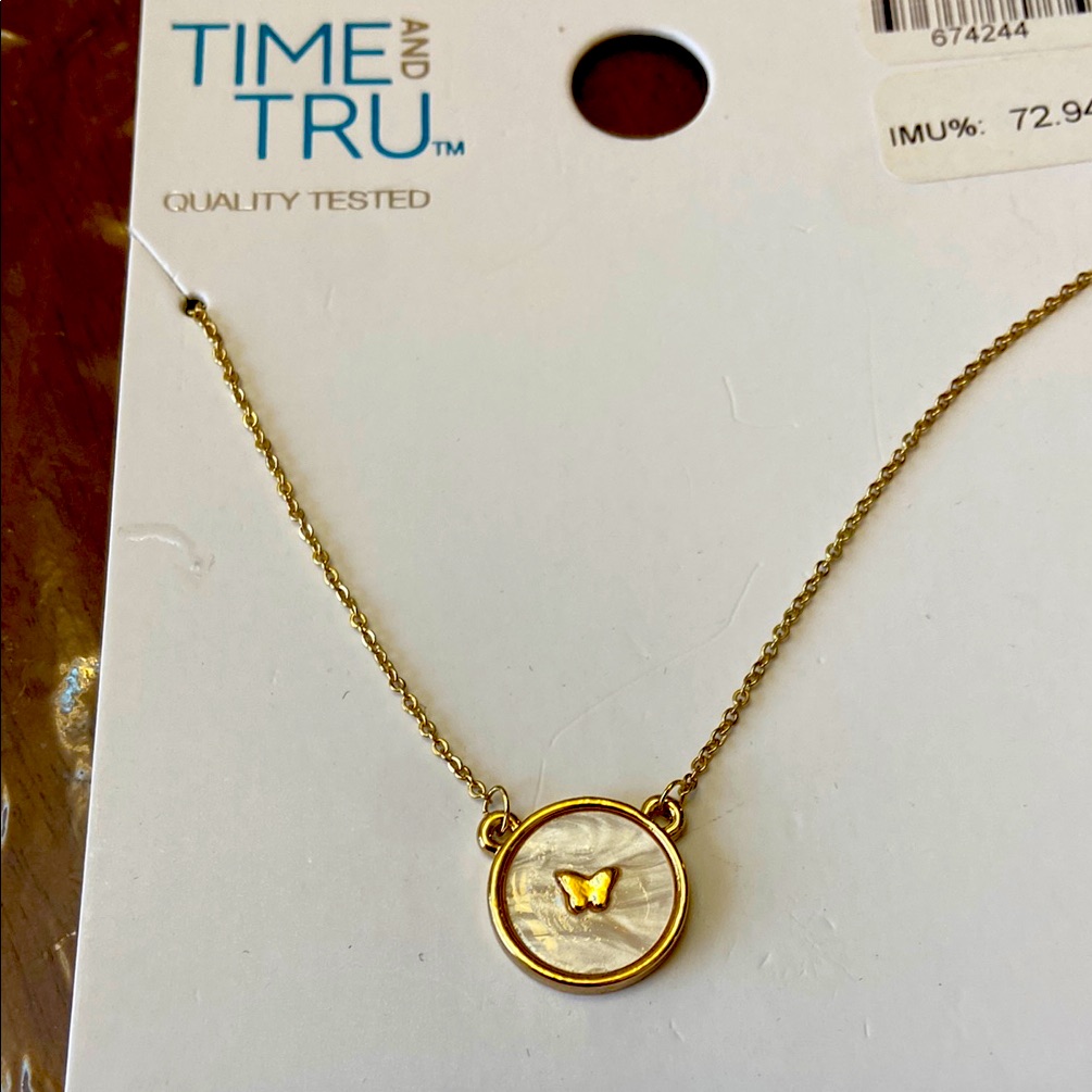 Time And Tru Gold Butterfly Pendant Necklace 18 Inch With Ext 5$